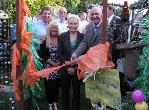 Cutting-the-ribbon-1-low